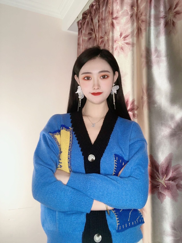 小尾巴👑-河北省·秦皇岛市·北戴河区--身高170,体重110斤,是一名舞蹈演员,刚刚开始做穿搭博主,喜欢拍照,批图,性格活泼,需要模特,寄拍模特,短视频拍摄的可以联系我