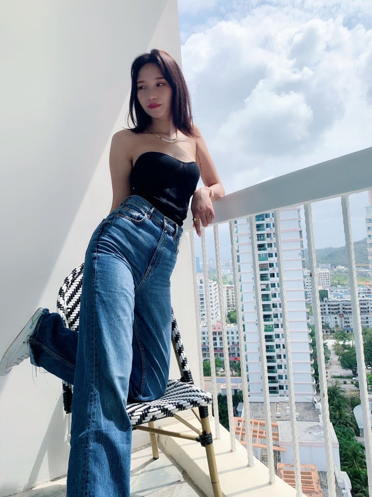 簡♡-湖北省·武汉市·洪山区--可以接拍视频,买家秀等,24小时在线,身高176.体重116左右,饰品搭配,衣服鞋子都可以