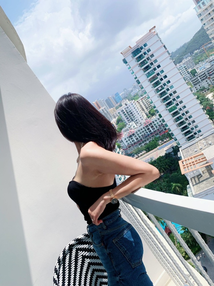 簡♡-湖北省·武汉市·洪山区--可以接拍视频,买家秀等,24小时在线,身高176.体重116左右,饰品搭配,衣服鞋子都可以
