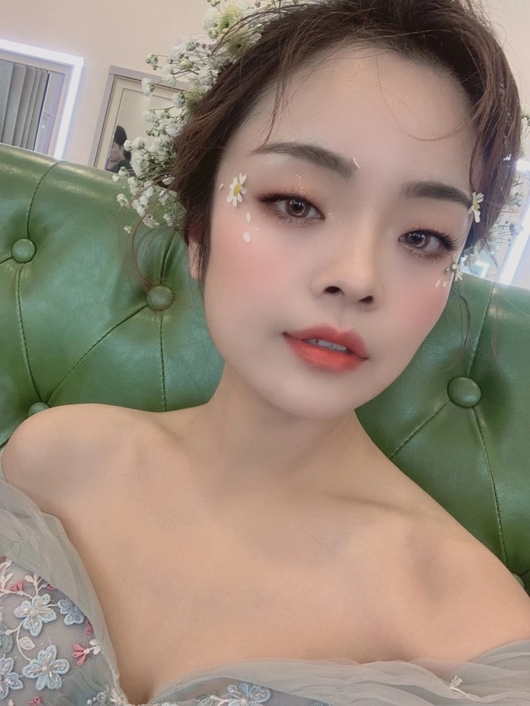 梦欣-陕西省·西安市·雁塔区--有空闲,喜欢拍照,首饰上衣,连衣裙包包帽子都可以拍。身高1.62,体重100。