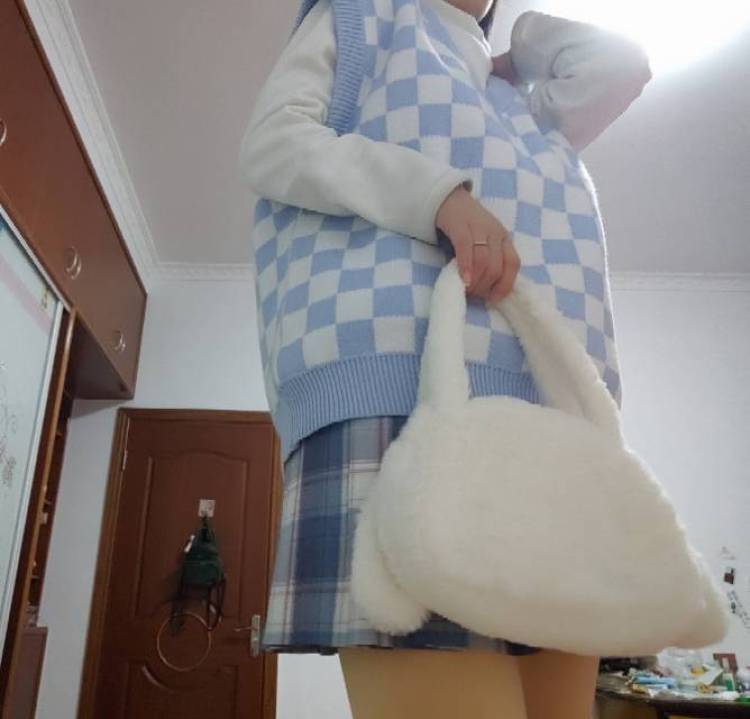 皖染.-浙江省·金华市·兰溪市--喜欢jk,可接寄拍喜欢小裙子,各种类型的都可以尝试,喜欢各种穿搭,会P图,很喜欢拍照,160 50kg,喜欢可以来联系我,价格可商量