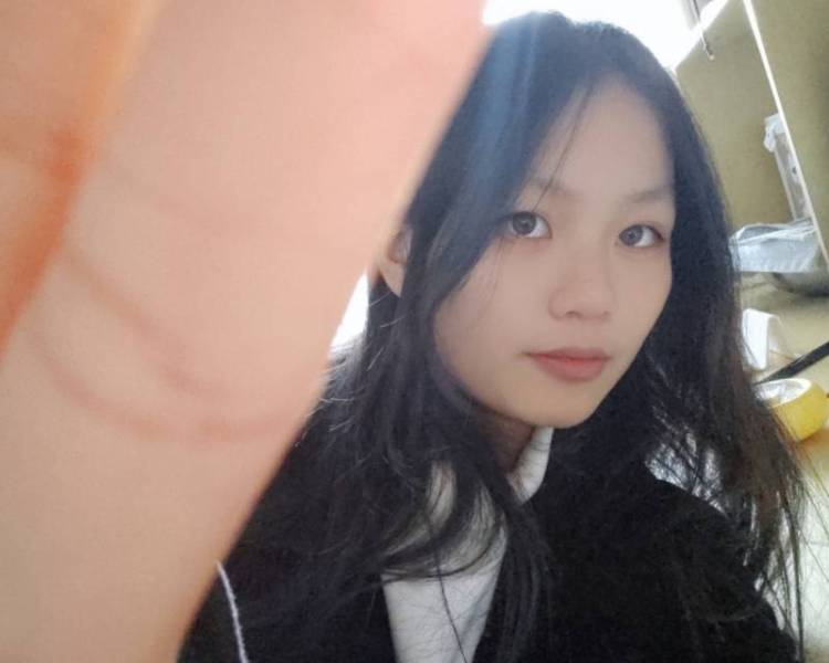 皖染.-浙江省·金华市·兰溪市--喜欢jk,可接寄拍喜欢小裙子,各种类型的都可以尝试,喜欢各种穿搭,会P图,很喜欢拍照,160 50kg,喜欢可以来联系我,价格可商量