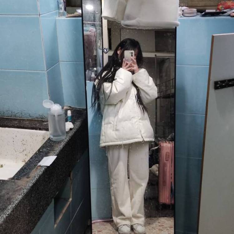 皖染.-浙江省·金华市·兰溪市--喜欢jk，可接寄拍喜欢小裙子，各种类型的都可以尝试，喜欢各种穿搭，会P图，很喜欢拍照，160  50kg，喜欢可以来联系我，价格可商量