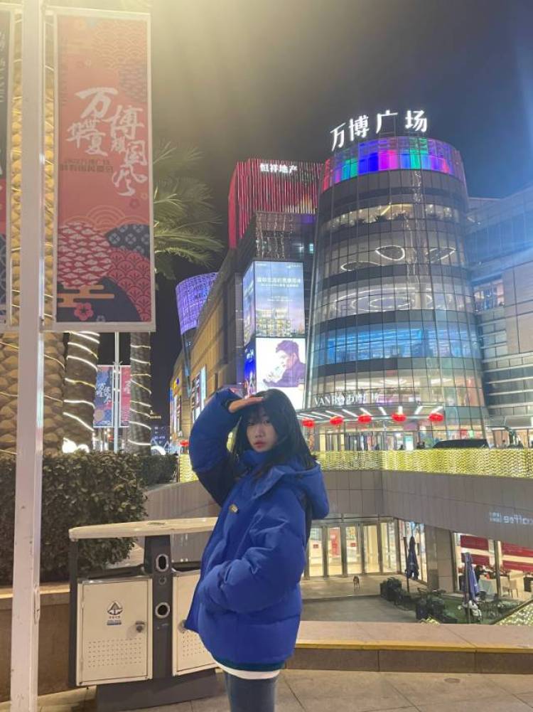 Gao_o-河北省·保定市·竞秀区--会化妆会修图，美术生审美在线，身高165，体重95斤，接网店模特，买家秀，可以是服装，首饰，化妆品等，不接内衣或过于暴露的服装