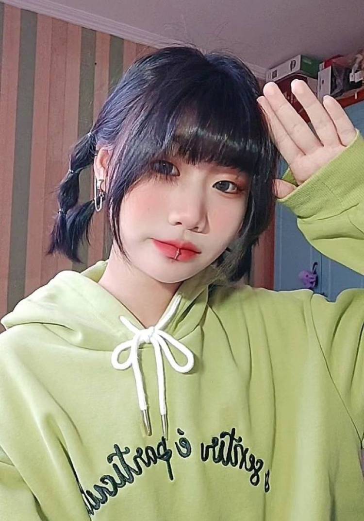 Gao_o-河北省·保定市·竞秀区--会化妆会修图，美术生审美在线，身高165，体重95斤，接网店模特，买家秀，可以是服装，首饰，化妆品等，不接内衣或过于暴露的服装