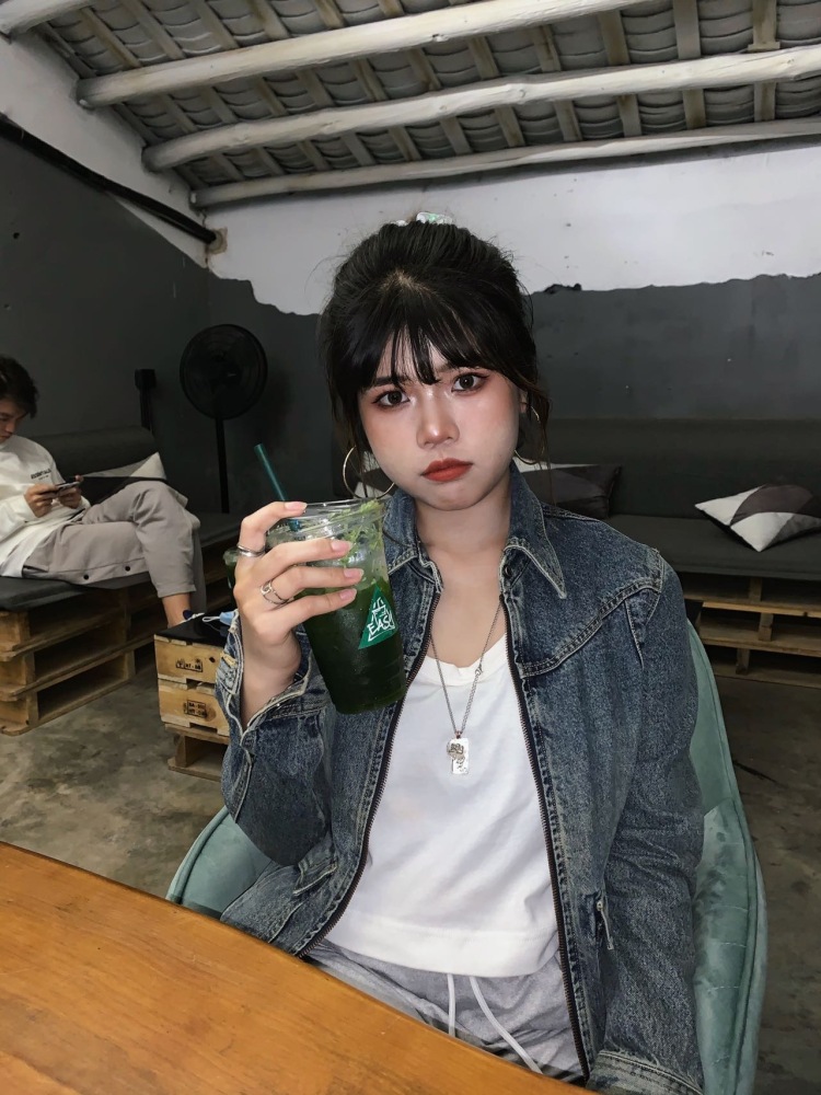 猪bb-广东省·广州市·花都区-抖音 微博 *** 快手-大家好～我在广东广州
身高：160  体重：50kg 微胖梨形身材
年龄22  脸上镜属于肉肉脸
风格多 出图快
🉑️接全国范围各大平台送拍 寄拍
🉑️接穿搭分享（***/抖音）
🉑️接局部配饰 耳饰