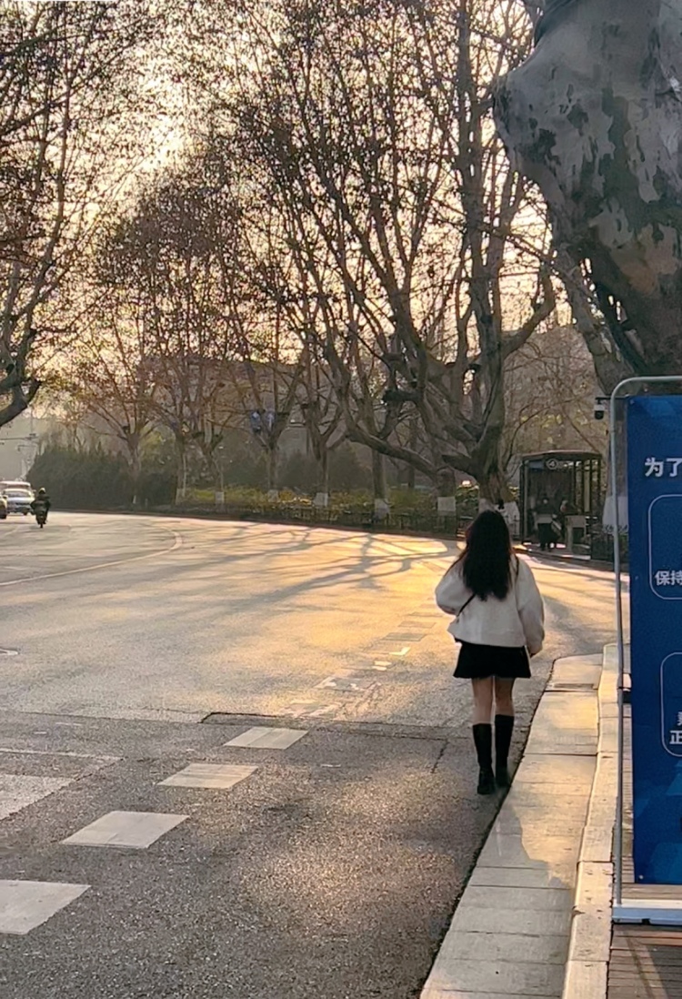 Mi Manchi-浙江省·杭州市·拱墅区-抖音 ***-接寄拍 身高163体重48KG 会拍照会P图 有拍过校园MV和短视频
在杭州 希望与商家直接对接长期合作