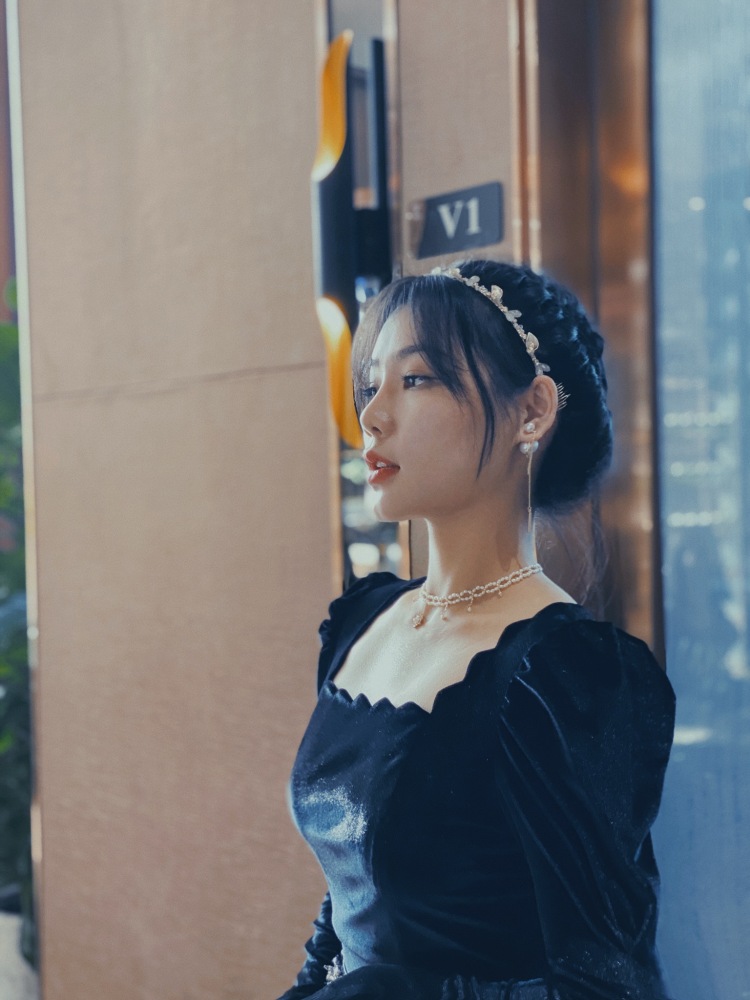 溜溜儿-广东省·东莞市·南城街道--我是一名舞蹈老师,性格好,开朗无敌大憨憨!大家都说我是侧颜杀手!哈哈哈正颜也不差咯!就是特别喜欢摄影记录自己穿搭以及很多日常生活的点点滴滴❤️空余时间比较多,都是在周末上班,拍照其实就是在记录自己以及