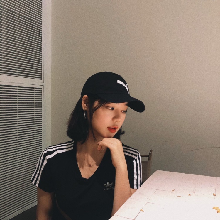 溜溜儿-广东省·东莞市·南城街道--我是一名舞蹈老师，性格好，开朗无敌大憨憨！大家都说我是侧颜杀手！哈哈哈正颜也不差咯！就是特别喜欢摄影记录自己穿搭以及很多日常生活的点点滴滴❤️空余时间比较多，都是在周末上班，拍照其实就是在记录自己以及