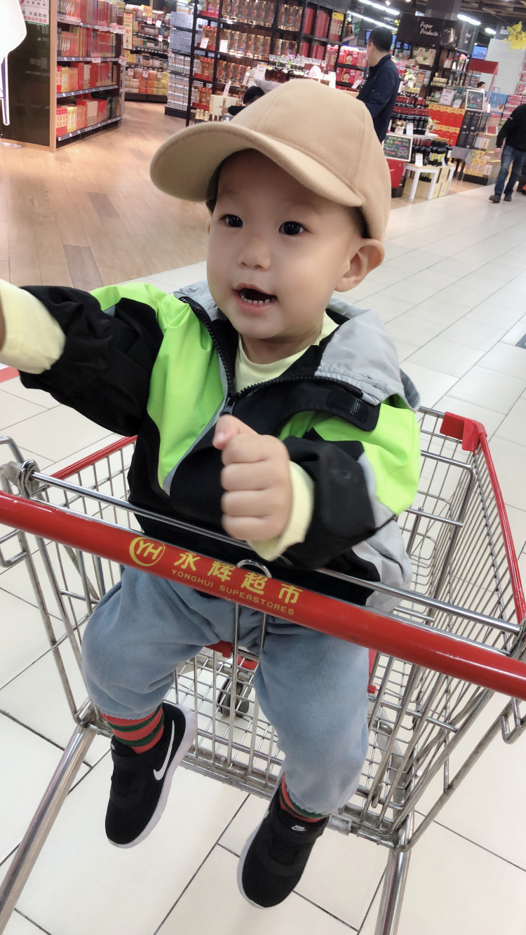 💫满天都是小星星💫-四川省·成都市·温江区-微信-2岁8个月.100厘米。宝宝爱拍照，镜头感强，会摆拍配合角度(潮服，宝宝所有日用品，玩具，娱乐等 )