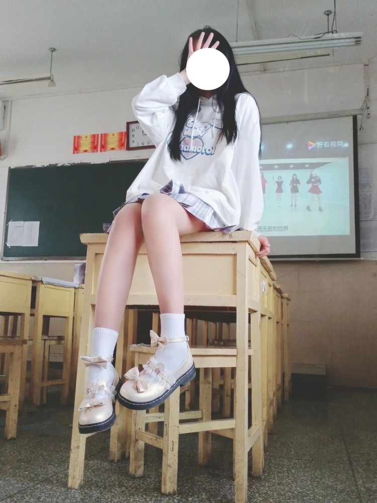 Centripetal-陕西省·商洛市·商州区--在校学生一枚,平时喜欢自拍,可以接一下使用和卖家寄拍,其他的也可以来找我商议