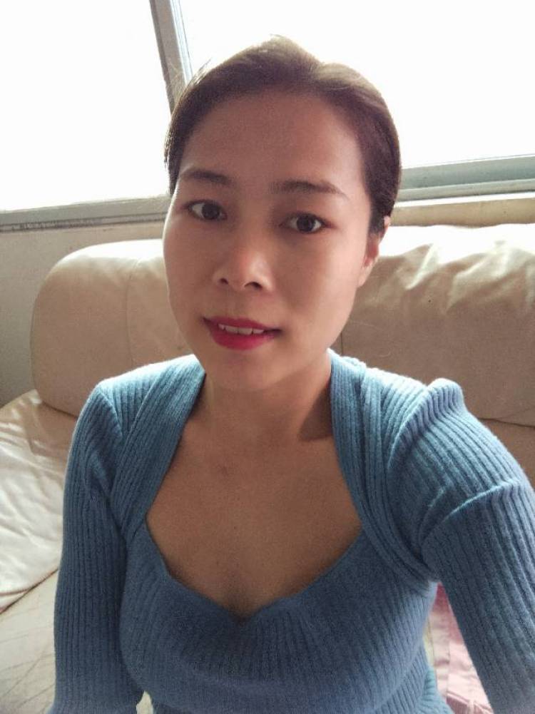 小灵-广东省·广州市·天河区--我的一些自拍照，看看有没有人喜欢这样的，都是生活的一部分。我可以做直播，寄拍模特，拆箱视频，短视频