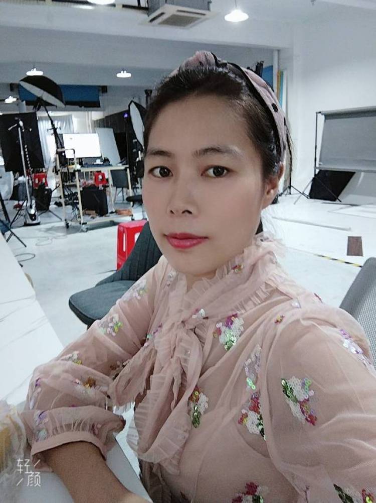 小灵-广东省·广州市·天河区--我的一些自拍照,看看有没有人喜欢这样的,都是生活的一部分。我可以做直播,寄拍模特,拆箱视频,短视频