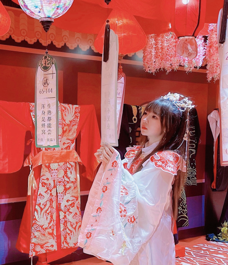 🎀-陕西省·西安市·雁塔区--会跳韩舞,会唱歌,英语发音较好,身高163,体重90斤,想接一些寄拍啦