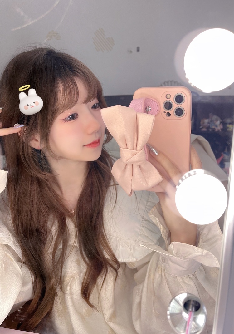 🎀-陕西省·西安市·雁塔区--会跳韩舞,会唱歌,英语发音较好,身高163,体重90斤,想接一些寄拍啦