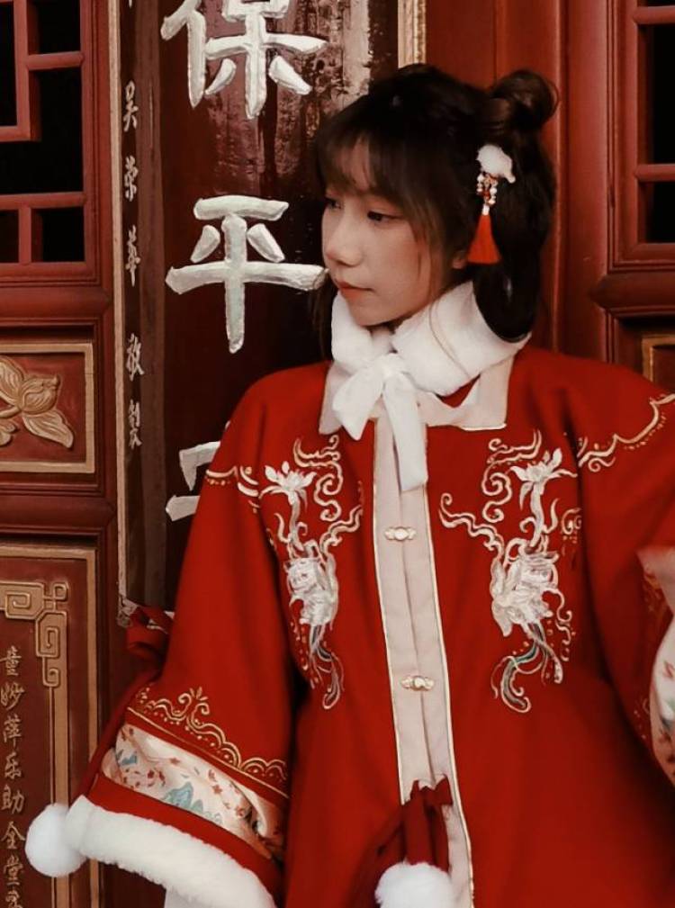 我就吃Y口.-浙江省·台州市·黄岩区--接寄拍，美瞳，首饰，衣服，拍买家秀，不墨迹，有耐心，绝对拍到商家满意为止
年龄：19
身高：155CM
体重：45KG