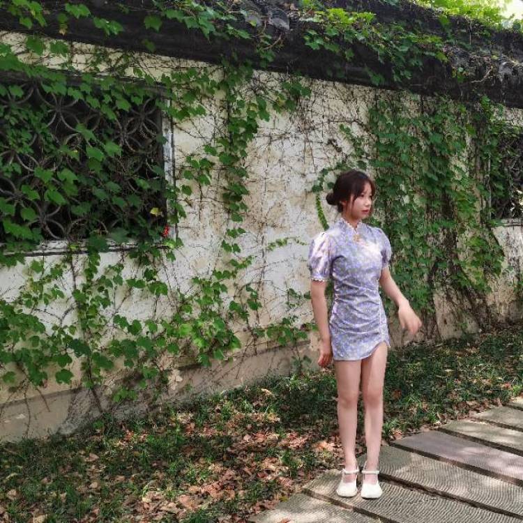 我就吃Y口.-浙江省·台州市·黄岩区--接寄拍，美瞳，首饰，衣服，拍买家秀，不墨迹，有耐心，绝对拍到商家满意为止
年龄：19
身高：155CM
体重：45KG