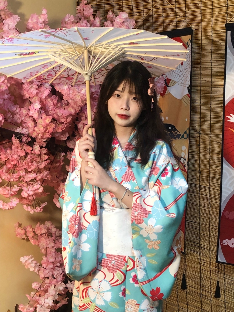 成妍-湖北省·黄冈市·黄梅县-*** 抖音 QQ -很爱摄影 并且懂自拍技巧 做过寄拍 喜欢在***抖音发布自己的照片已经推广的产品之类的