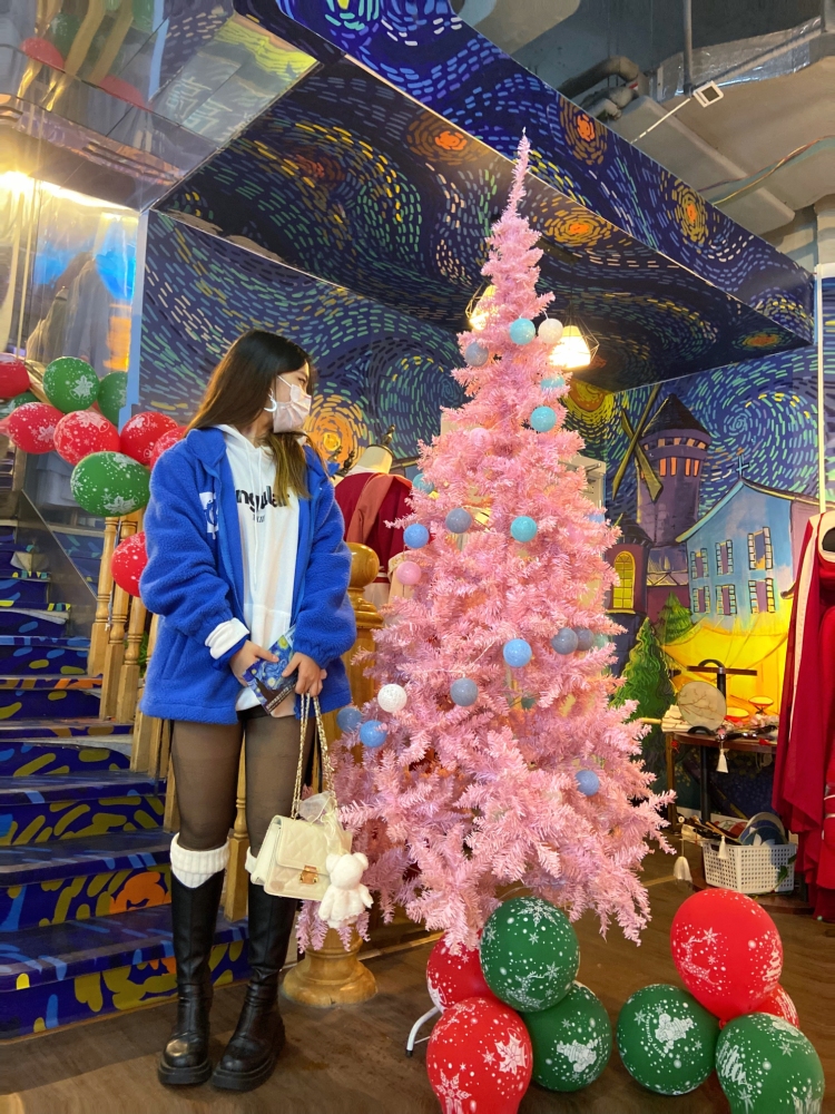 二十四-四川省·成都市·锦江区--想要做寄拍模特 蹲商家 可以很好的交流 会拍照会 P图 衣服什么类型都可以 丝袜 饰品也可接 身高163 体重93