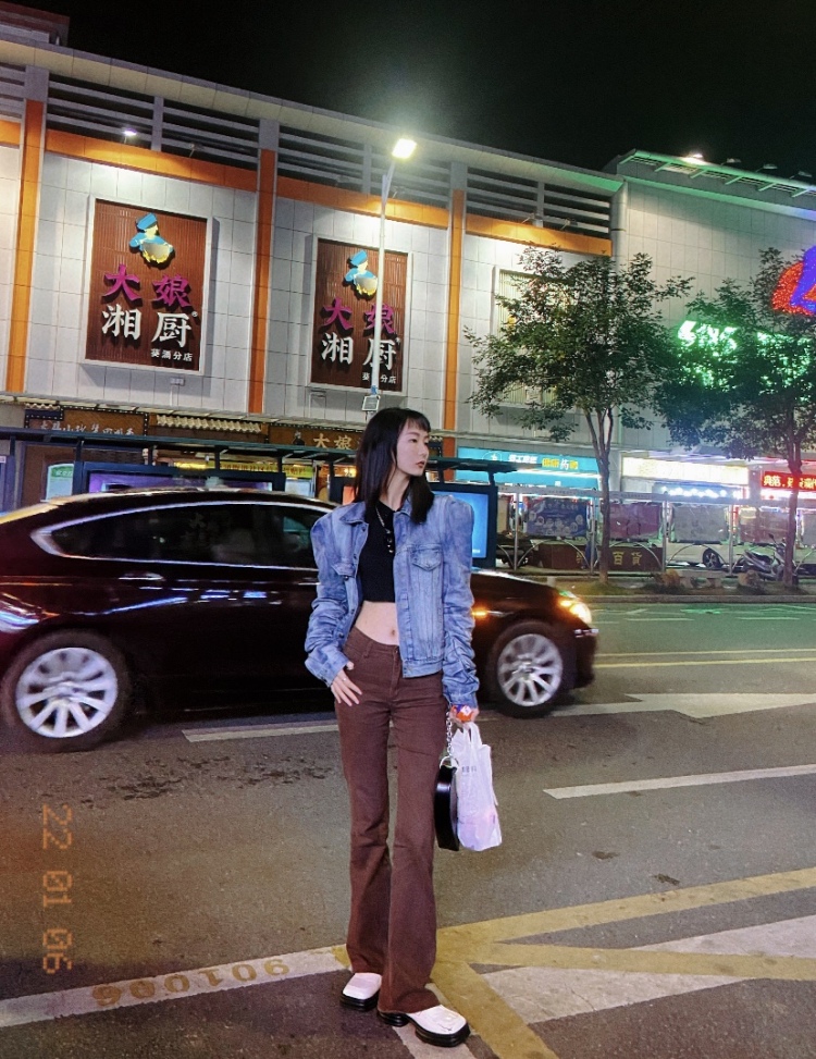 粉色泡腾片-广东省·深圳市·龙岗区-***，抖音，快手-会拍照，会修图，热爱穿搭，我挺瘦的饰品、衣服美甲等等都可以来找我，以下是我自己平常拍的日常照，寻找靠谱商家
