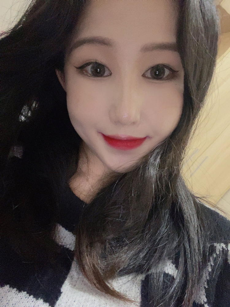 ZikH💕-广东省·东莞市·大朗镇-***-会拍照会p图会化妆会剪辑视频会配合,可以接买家秀、寄拍、视频种草。