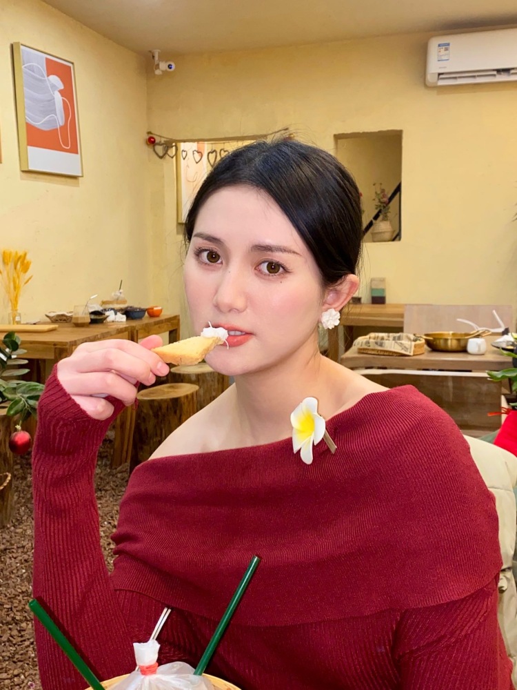 F-湖南省·长沙市·天心区--身高170体重50kg,可以接衣服 饰品 鞋子 包包等等,之前做过寄拍模特,出图快 精修!!