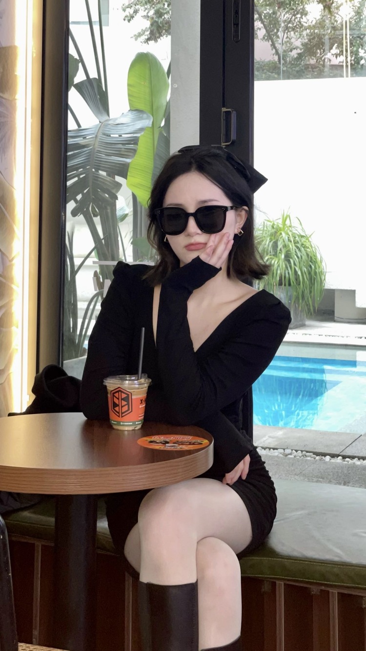 F-湖南省·长沙市·天心区--身高170体重50kg,可以接衣服 饰品 鞋子 包包等等,之前做过寄拍模特,出图快 精修!!
