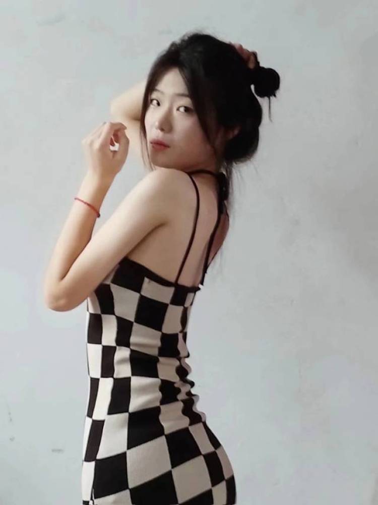 胶皮怪兽哥莫拉-河南省·三门峡市·灵宝市-抖音-女大学生 身高163体重100上下,风格不限,可甜美可性感,衣服饰品优先,会拍照会修图,不是过分修图,会剪辑视频