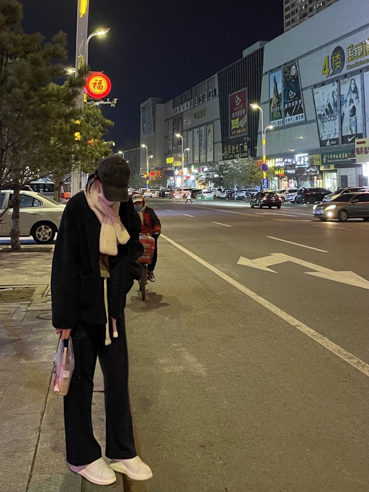 JovY.-黑龙江省·绥化市·庆安县--会拍照 会修图 身材还OK 衣服 穿戴美甲 开箱视频 使用前后效果图对比都🉑️