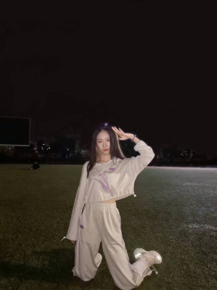 人间水蜜桃.-天津市·天津市·南开区-抖音-接寄拍 风格不限
衣服 包包 饰品
身高164cm 体重86斤