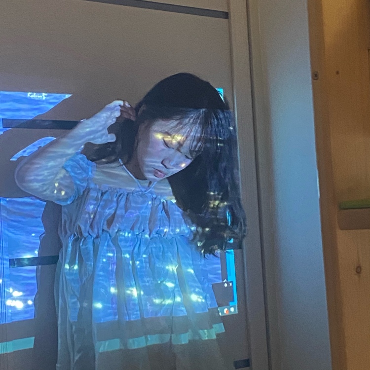 ll-江苏省·苏州市·常熟市--身高164体重92 学舞蹈的 之前是网红现在没玩了 拍照还可以 会p图 审美也还可以