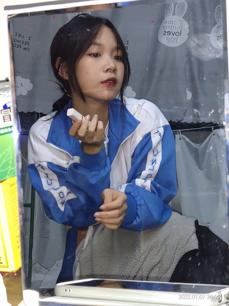 又见秋-海南省·海口市·龙华区--160cm/42kg
可接寄拍、送拍、买家秀。
服装、饰品(戒指耳饰等),彩妆等
平时喜欢拍照,擅长修图。
欢迎有需要的商家联系哦~