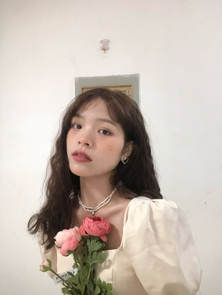 树莓咩🌳-广西壮族自治区·南宁市·良庆区--本人喜欢拍照,平时无聊就喜欢拍点拍照,会p图,调滤镜。偶尔拍拍首饰品。对镜自拍也喜欢。