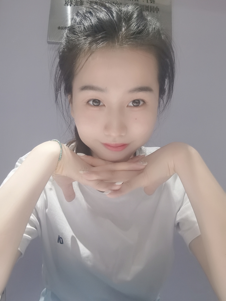 RiceY_-重庆市·重庆市·渝中区--想当寄拍模特，买家秀之内的，喜欢种草一些小东西，喜欢拍照，探店，美食等等