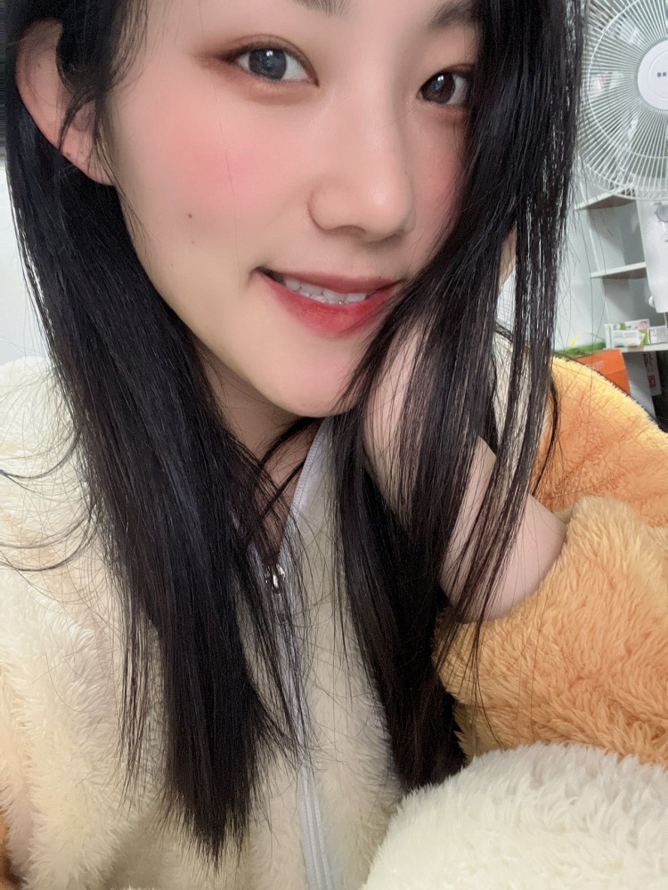哄哄-江苏省·南京市·雨花台区--热爱拍照,记录生活,会修图,会剪辑视频,个人气质良好,喜欢穿搭,会烘焙,会美甲,可以接买家秀,寄拍,开箱种草