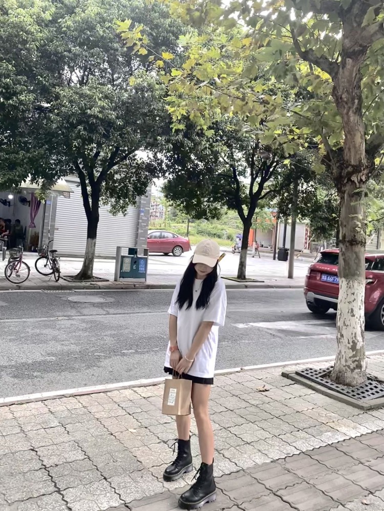 oimmm-四川省·成都市·锦江区--买家秀 种草 pdd 淘宝都能接 接寄拍 本人155可穿马丁靴稍微高一点 体重89到92徘徊 有要求 可以体重管理