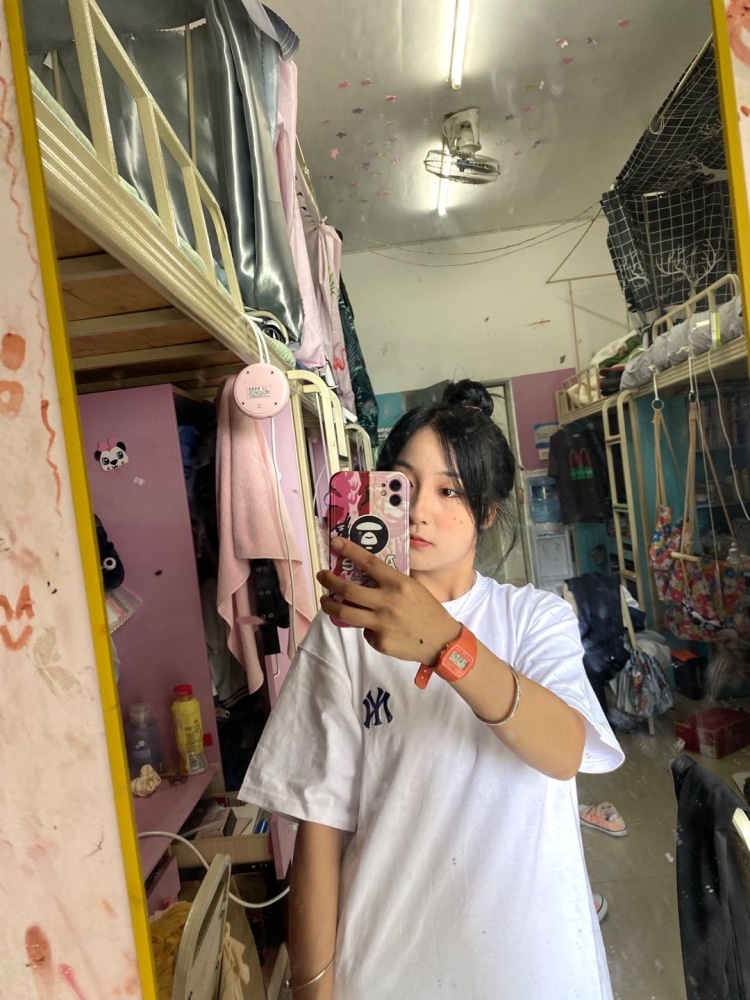 oimmm-四川省·成都市·锦江区--买家秀 种草 pdd 淘宝都能接 接寄拍 本人155可穿马丁靴稍微高一点 体重89到92徘徊 有要求 可以体重管理