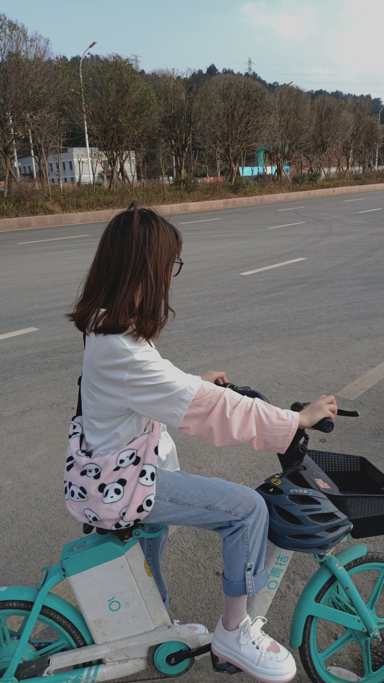 悸动.-贵州省·毕节市·威宁彝族回族苗族自治县-快手-一名幼师,喜欢跳舞弹钢琴,好说话,喜欢拍照会p图,可以买家秀,玩快手,也可以快手发图带货