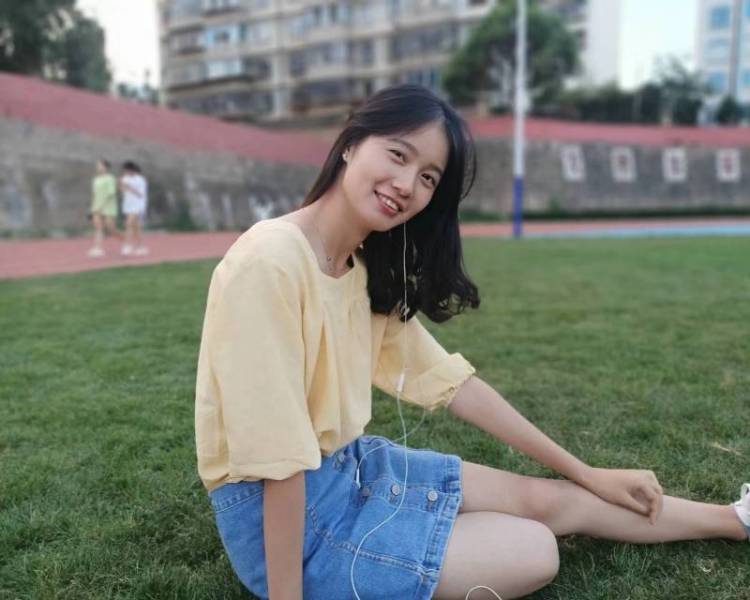 陈开心很快乐🍬-云南省·楚雄彝族自治州·楚雄市-***-身高165体重96大学生一枚,就读高铁乘务,有相应的形象气质,主要想接送拍寄拍单