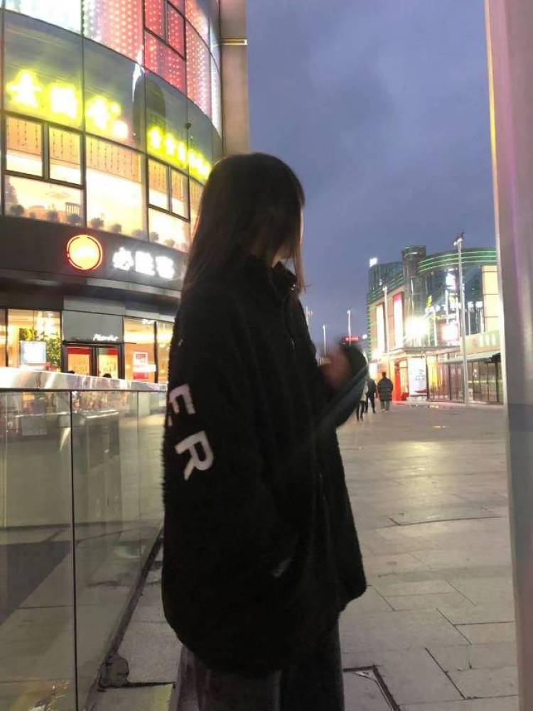 不要变胖-浙江省·绍兴市·诸暨市--淘宝种草带货 短视频推广流量高 穿搭风格多样 喜欢拍照 研究穿搭技巧