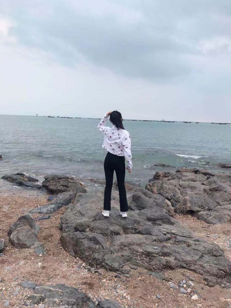 no col-辽宁省·大连市·金州区--最好是不露脸的,衣服价钱私,不退换的包邮给我,谢谢,希望可以长期合作!本人170
体重96