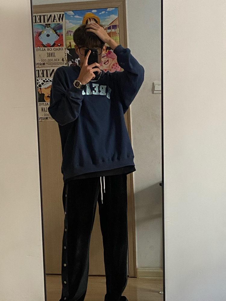 关你事-山东省·青岛市·胶州市--体育生,可以接各种寄拍单子。平时喜欢拍照,比较喜欢衣服的装扮和注重自身打扮