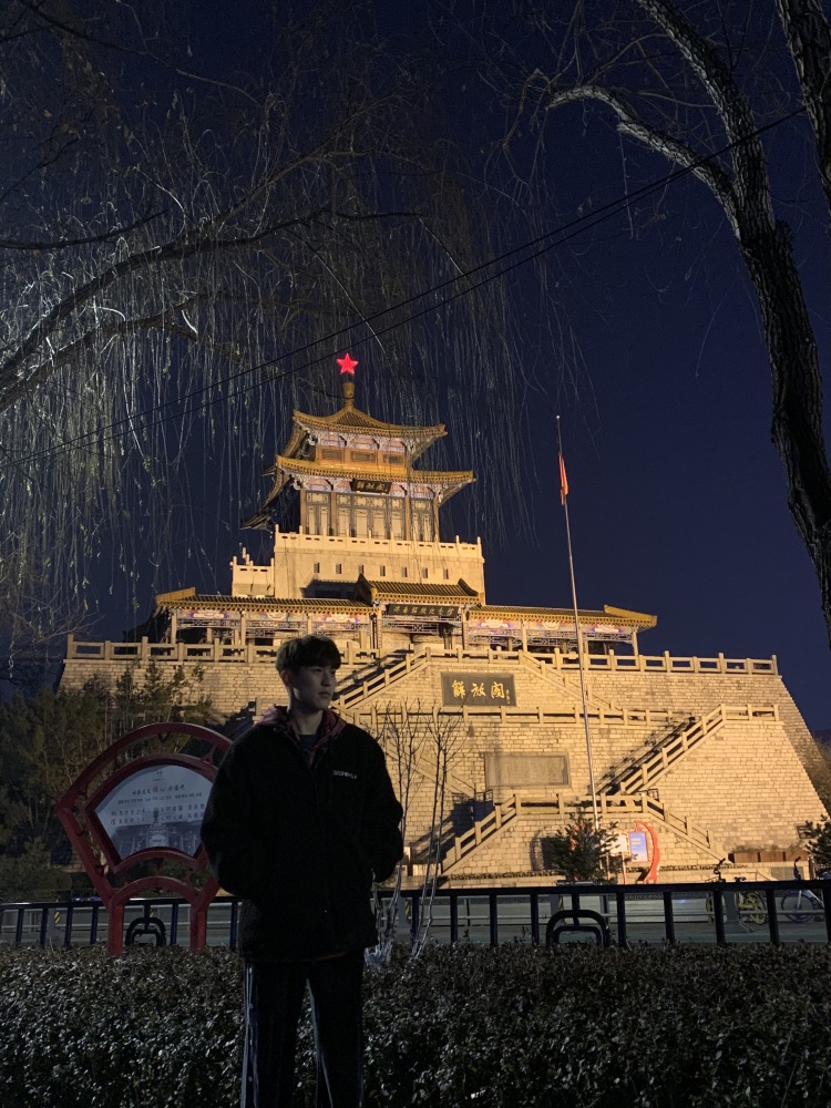 关你事-山东省·青岛市·胶州市--体育生,可以接各种寄拍单子。平时喜欢拍照,比较喜欢衣服的装扮和注重自身打扮
