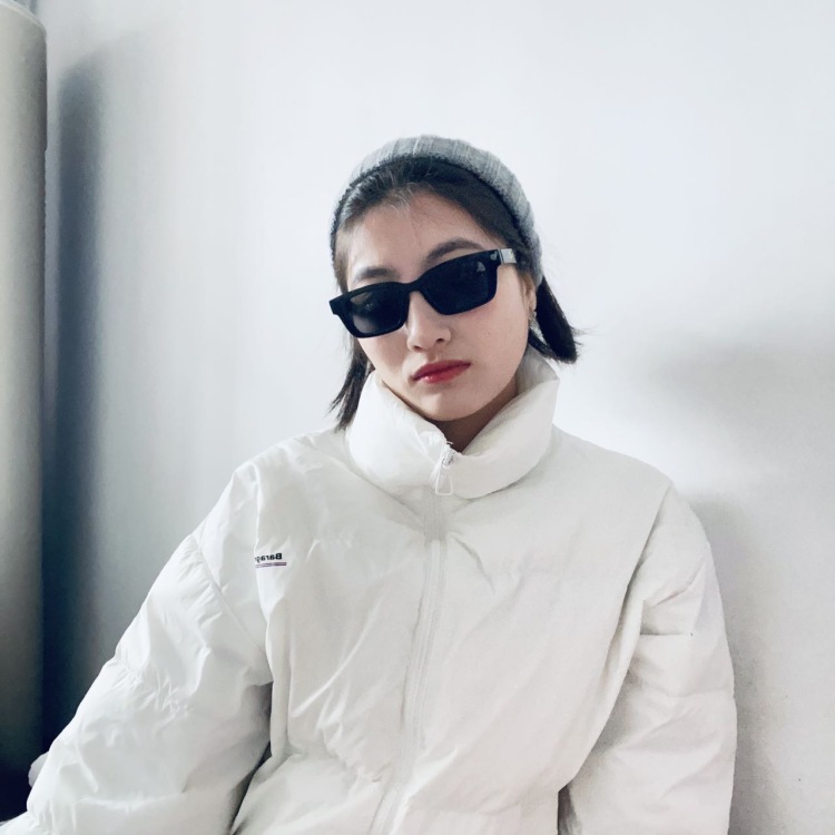 小油菜-山东省·临沂市·兰山区--稀罕画画,搭配衣服,拍照能力强,p图,美化都可以,混口饭吃,没有多大志向。