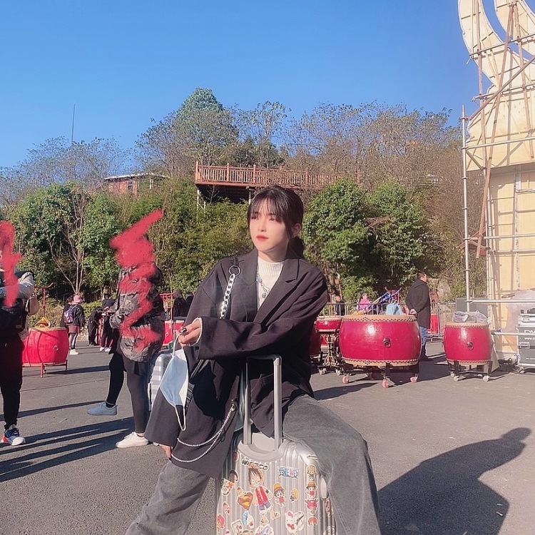 广岛欧尼 _ 💫-贵州省·黔东南苗族侗族自治州·凯里市-抖音|***-身高164 体重90斤 是舞蹈演员 平时喜欢拍照 拍视频 P照片