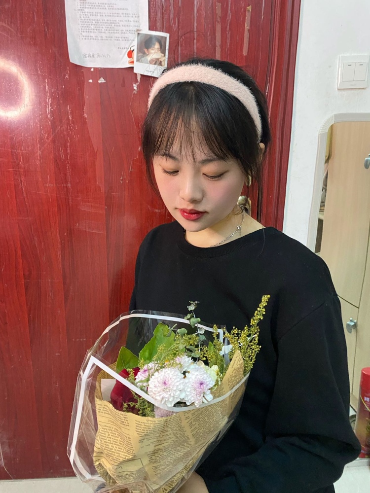 龚裕雅-贵州省·黔南布依族苗族自治州·龙里县-映客-买家秀或淘宝逛逛种草都可以,身高170 体重118。免费试用开箱测评都🉑️