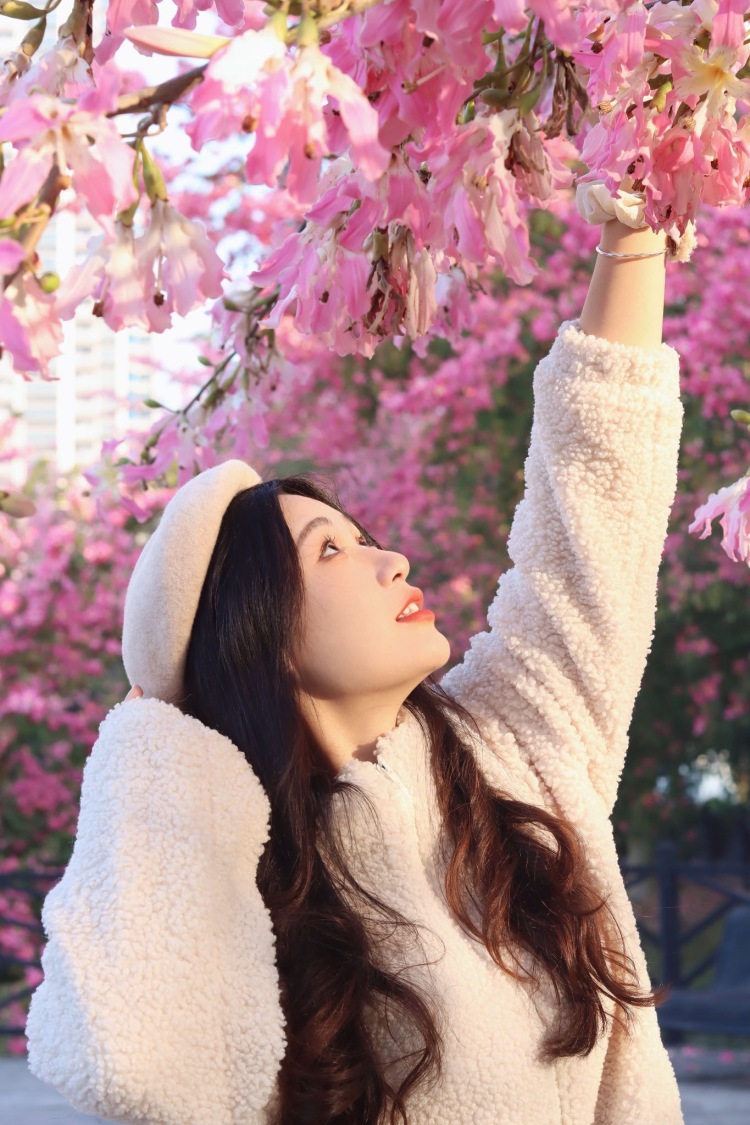 快乐的小西-广东省·广州市·从化区-抖音 ***，微博-本人是个性格活泼开朗大大咧咧待人热情的女孩 工作认真.配合度高.是个完美主义.
曾从事过摄影.兼职模特.
现是一名本科美术专业在读大学生
欢迎大家前来合作噢👏！！