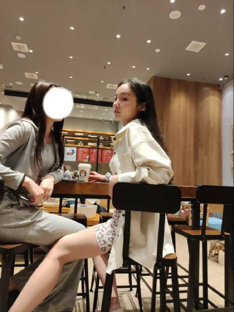 🍓-湖北省·武汉市·洪山区-微博知乎***-身高165 体重47
想尝试一下网拍,接买家秀,只要在正常范围内各都可,不挑剔,会拍照,负责任,想要把好的东西都表现出来,也为了自己独立,有意向的商家价格方面可商量,有拍照经验 风格多 饰品单衣服寄拍