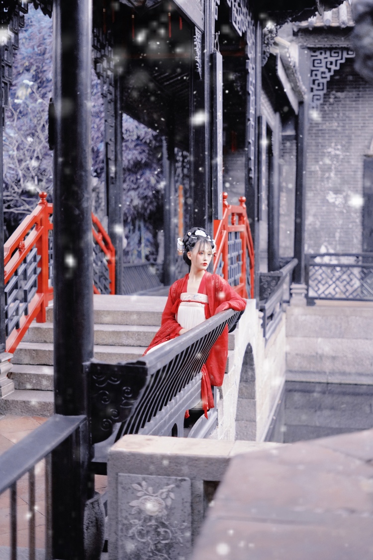 Yoyo-广东省·广州市·番禺区--本人网拍小白一枚，喜欢拍照会p图，想接淘宝或其他寄拍单，服装，饰品都可