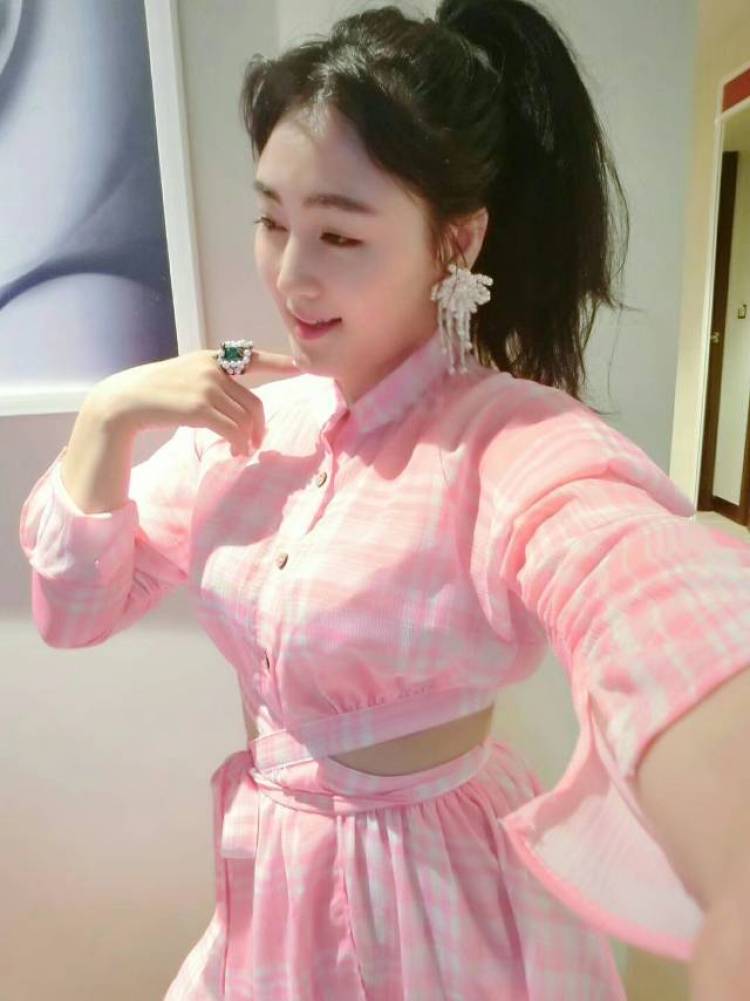 🦄smile-北京市·北京市·朝阳区-方芳儿-身高158cm.  体重45kg.服饰S .鞋码35-36.
认真细心性格开朗  接寄拍服饰 鞋包 帽 欢迎合作